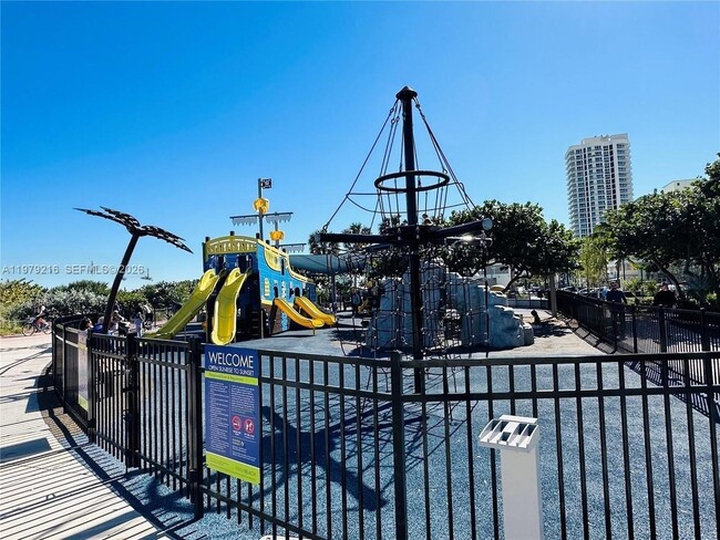 Building Photo - 7700 Collins Ave