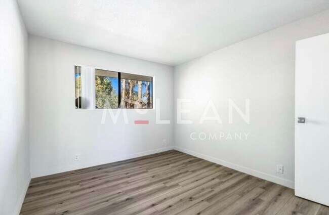 Building Photo - One Bedroom Palm Springs Villas