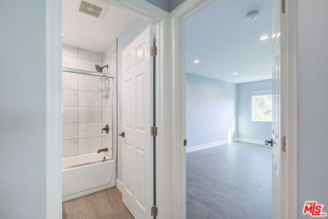 Building Photo - 355 Panama Ave