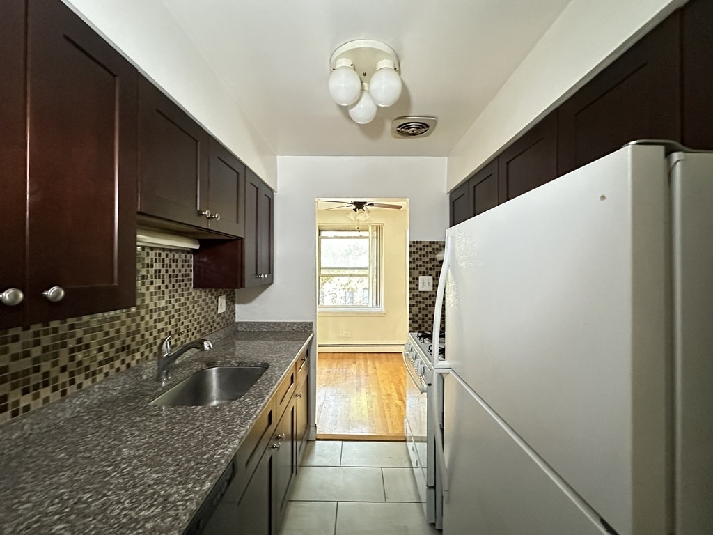 Building Photo - 3710 N Pine Grove Ave