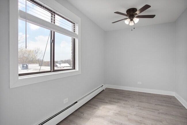 Building Photo - 6826 N Ridge Blvd