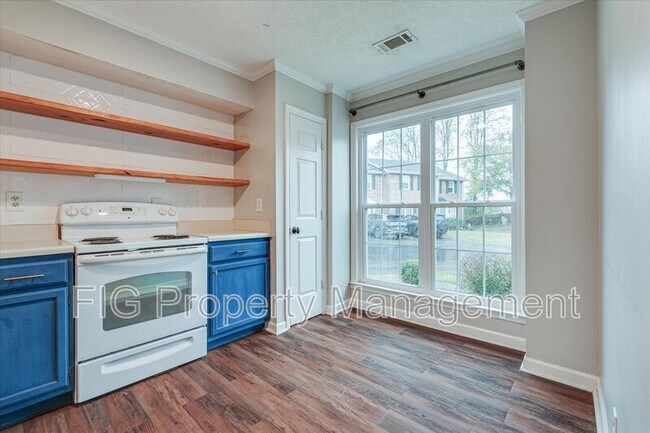 Building Photo - 479 Claircrest Dr