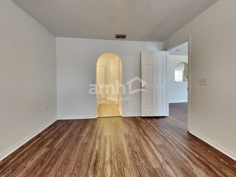 Building Photo - 3460 Wentworth Cir E