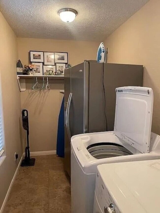 Building Photo - 820 Sandollar