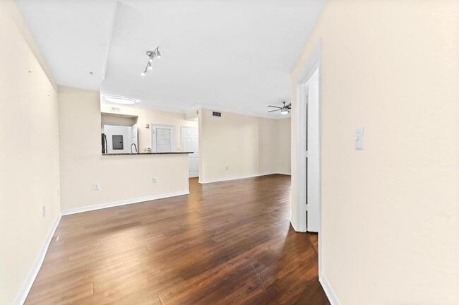 Building Photo - 15105 Michelangelo Blvd