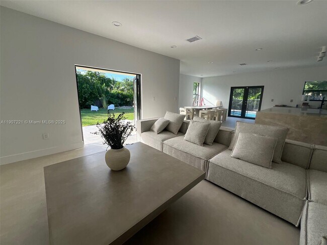 Primary Photo - 12790 SW 91 Ave