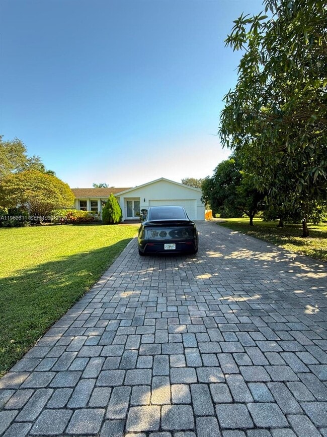 Building Photo - 11030 SW 42nd Ct