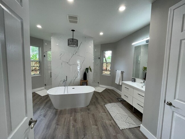 Building Photo - 11710 Paradise Cove Ln