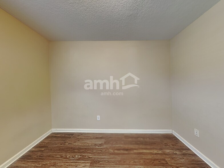 Building Photo - 10412 Soaring Eagle Dr