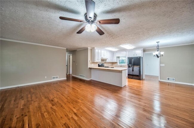 Building Photo - 216 Cedar Valley Ct