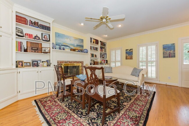 Building Photo - 10 Old Woodlands Ct