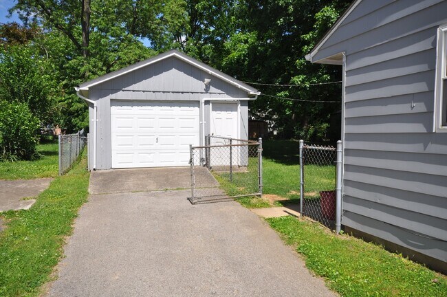 Building Photo - 357 Mockingbird Ln