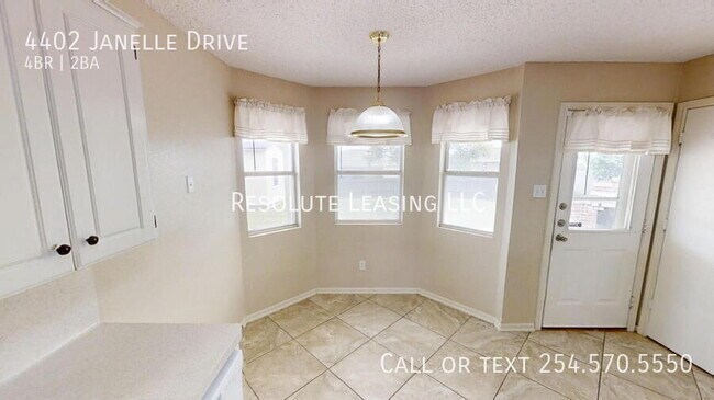 Building Photo - 4402 Janelle Dr