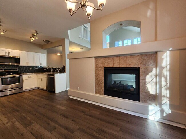 Building Photo - Spacious Two-Suite Townhome With Garage, Fireplace And Community Pool