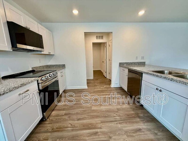 Building Photo - 2580 View Way