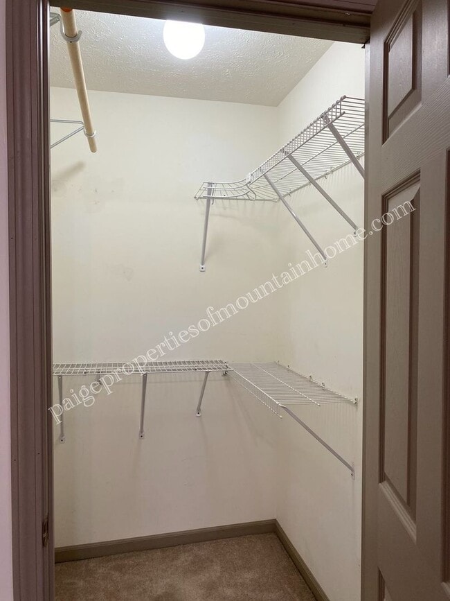 Building Photo - Grand Oak Road