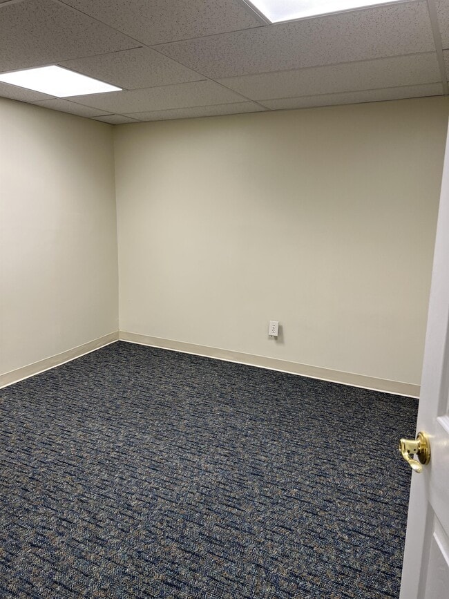 Building Photo - 6607 Horseshoe Rd