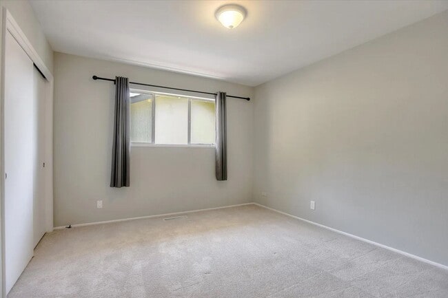 Building Photo - Charming San Mateo Home in a Quiet Countryside Neighborhood