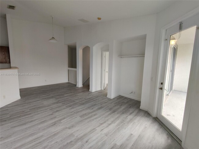 Building Photo - 3211 Laurel Ridge Cir