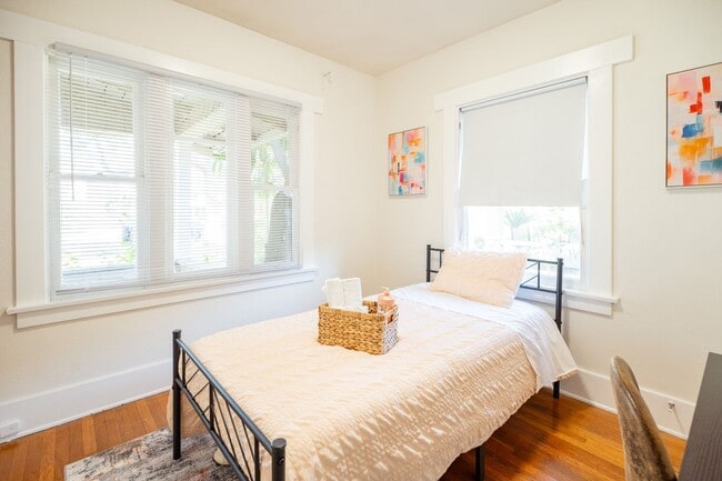 Building Photo - Spacious Furnished Home Near Pasadena City College