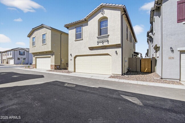 Building Photo - 1218 W Sparrow Dr