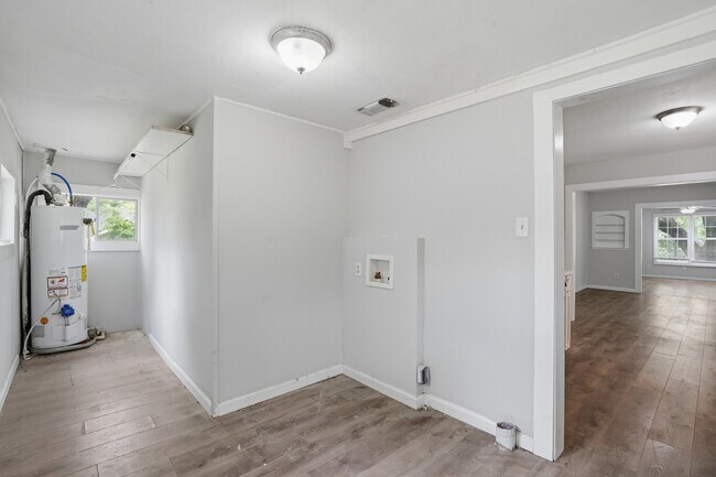 Building Photo - 505 E Heron St