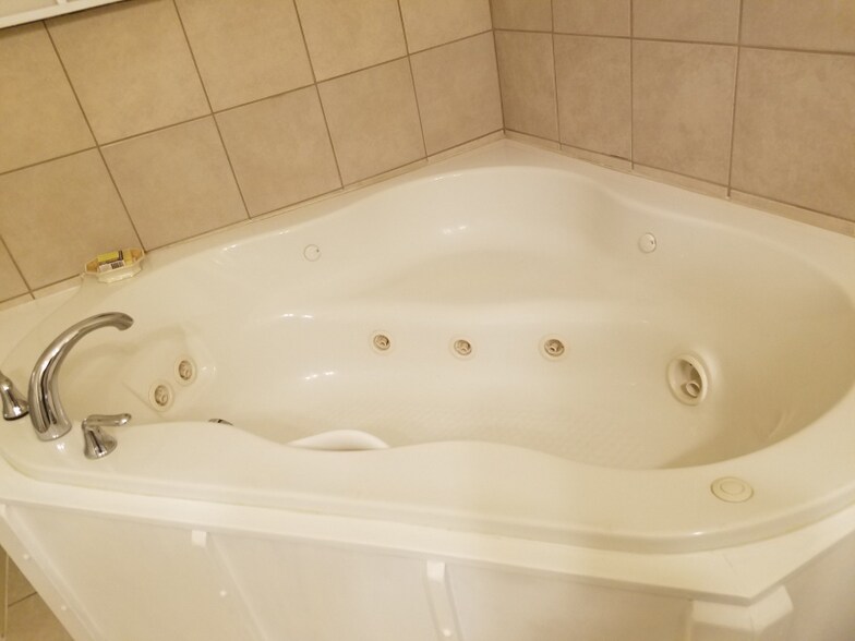 Building Photo - 1317 E 1st St