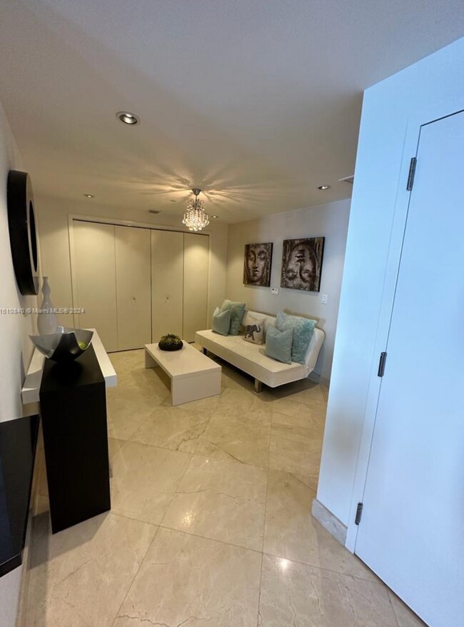 Building Photo - Breathtaking views from this fully furnish...