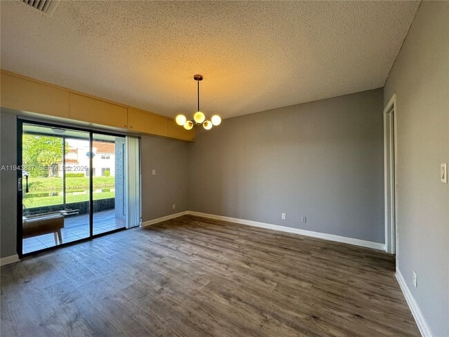 Building Photo - 603 Racquet Club Rd