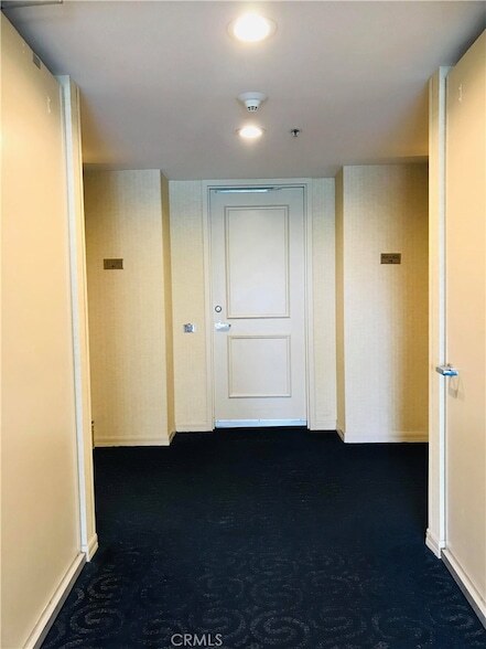 Building Photo - 525 E Seaside Way