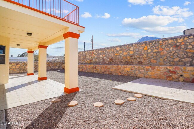 Building Photo - 6121 Byron St