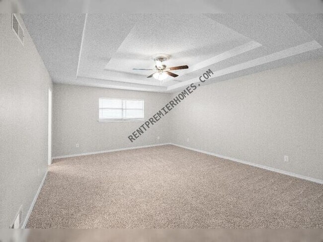 Building Photo - 1410 Pine Hill Dr