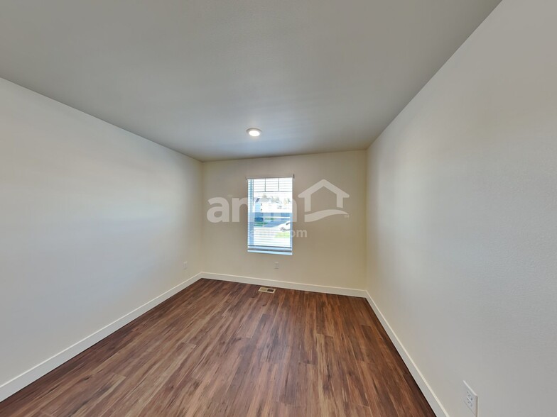 Building Photo - 4903 85th Dr NE