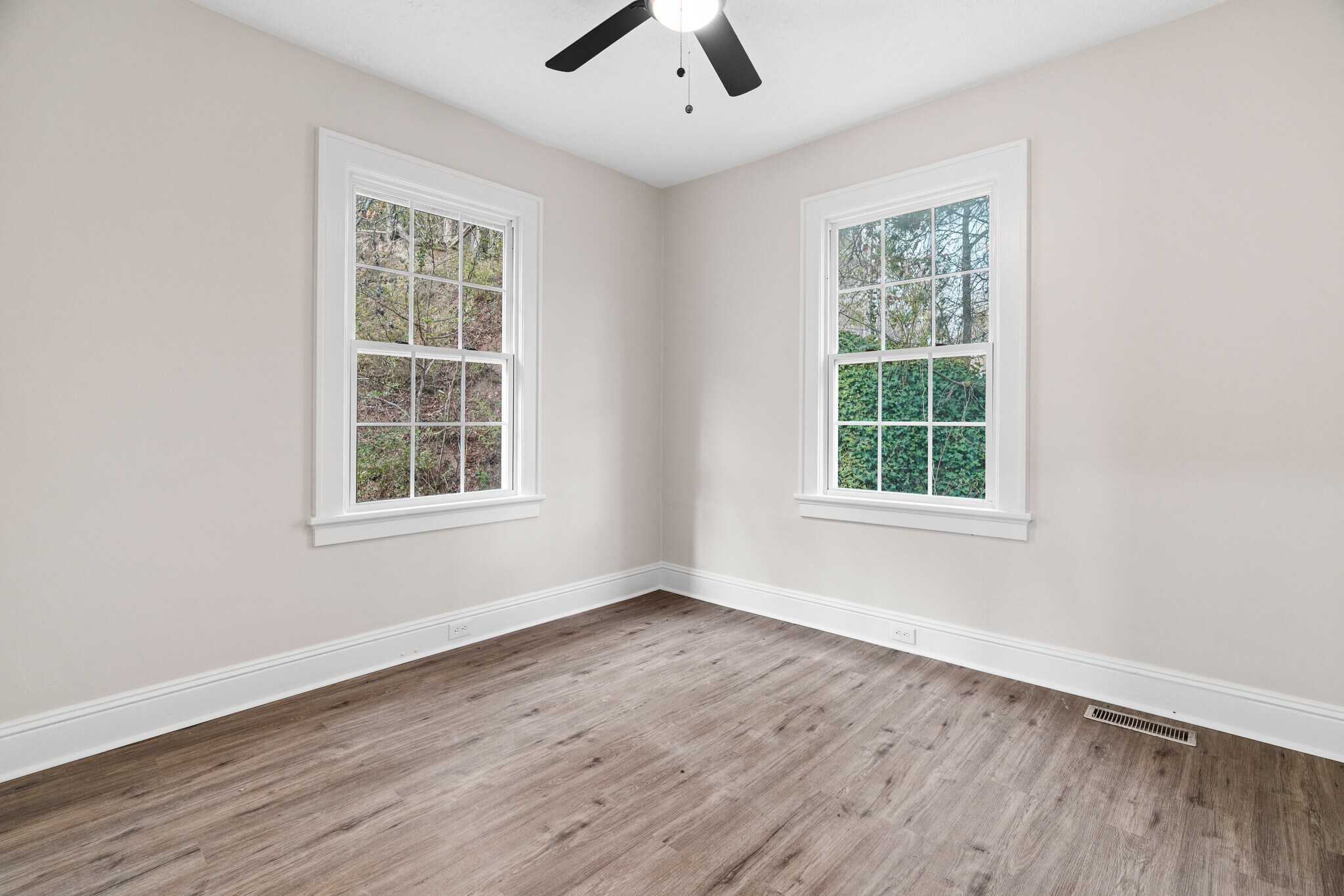 Building Photo - 3515 Greenway Dr