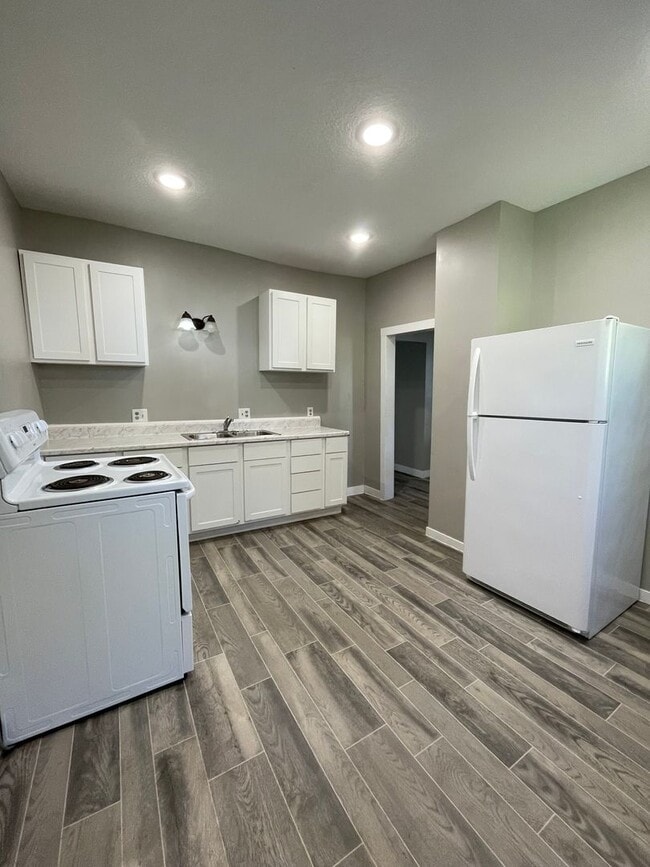 Building Photo - 816 Congress St