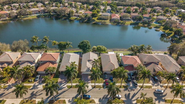 Building Photo - 3800 Woodfield Dr