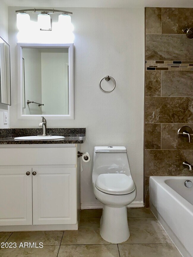 Building Photo - 1701 E Colter St