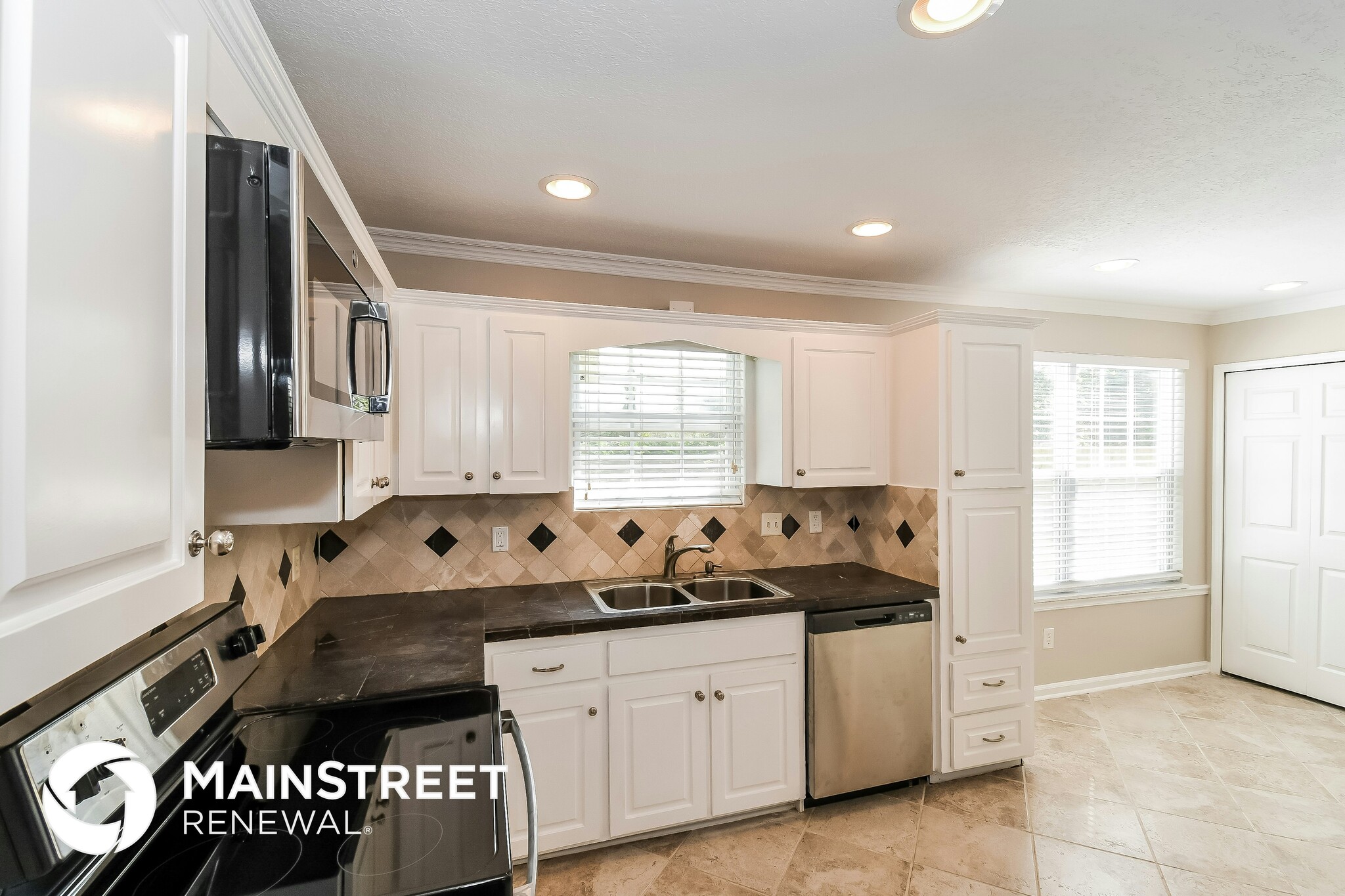 Building Photo - 10585 Castlebrook Dr