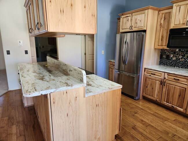 Building Photo - SOON AVAILABLE! Large Single level Sinagua...