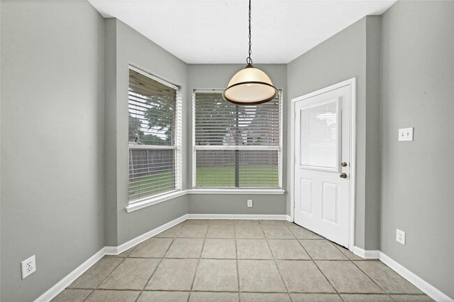 Building Photo - 15707 Rosewood Hill Ct