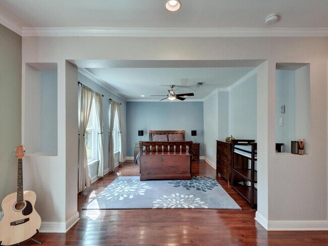 Building Photo - 610 W North Loop Blvd