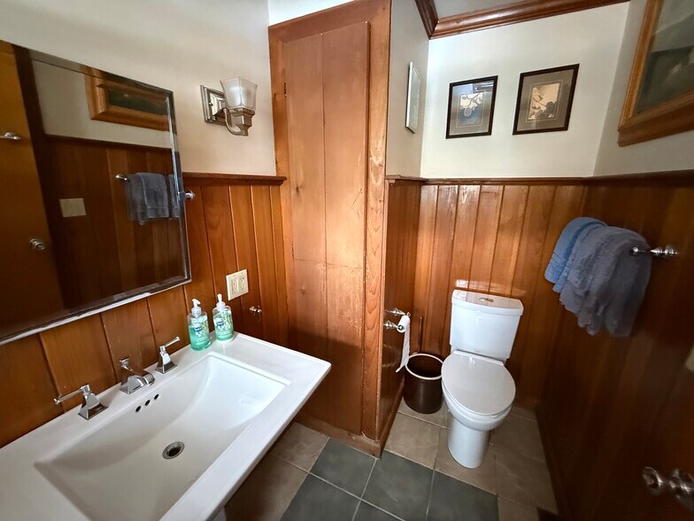 Building Photo - 32275 Center St