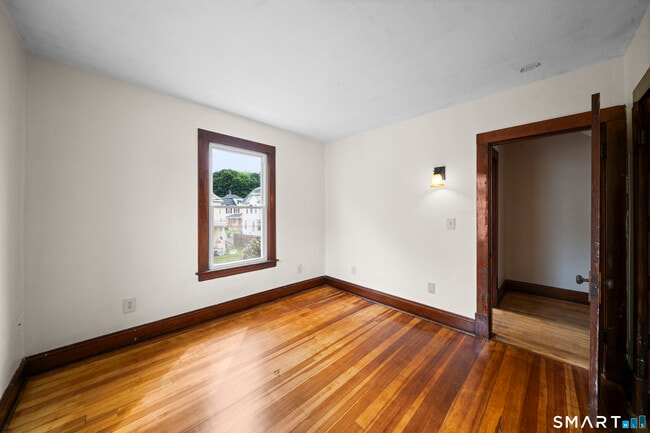 Building Photo - 44 Bigelow Ave