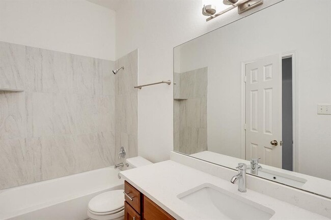 Building Photo - 298 Fall Dr