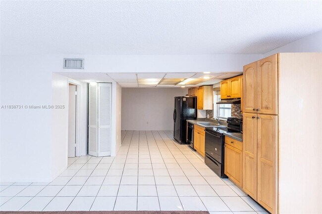 Building Photo - 3862 NE 171 St