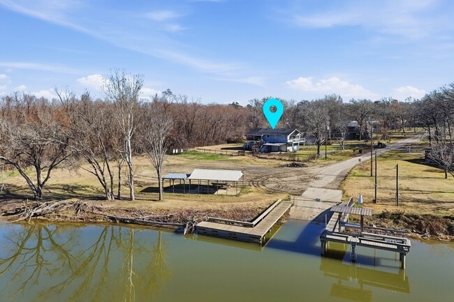 Building Photo - 360 S Lakeside Dr