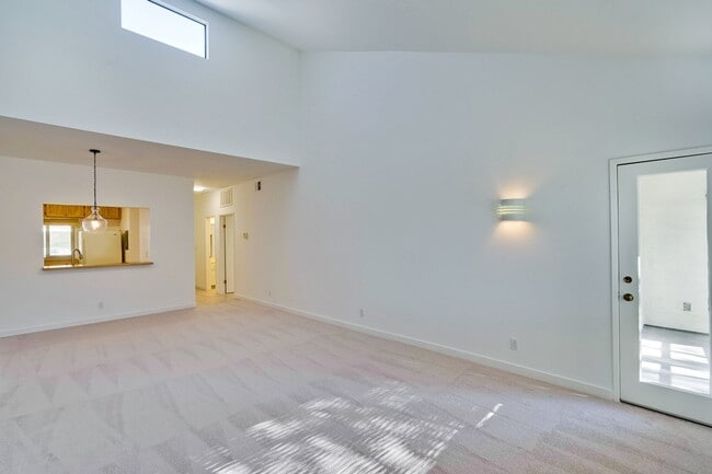 Building Photo - Cozy 1 Bed, 1 Bath Condo