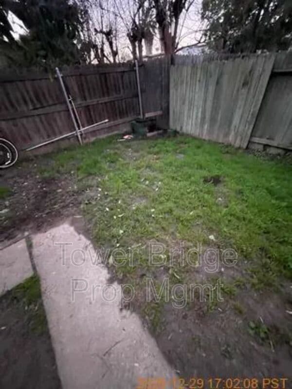 Building Photo - 4549 Ashcroft Ave