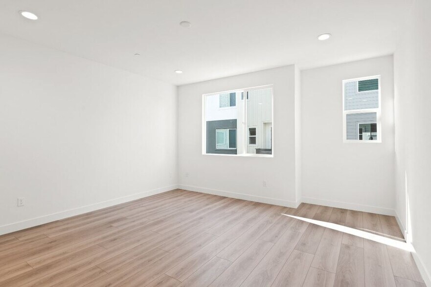 Spacious Living Room - 170 Uptown Cir