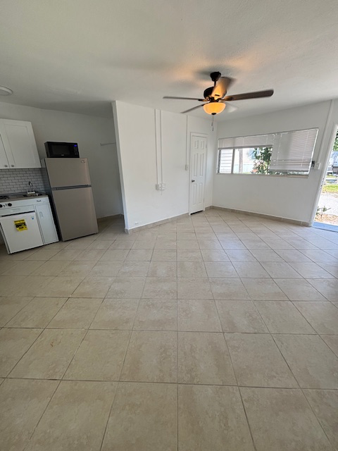 Building Photo - 1064 N Tamiami Trl
